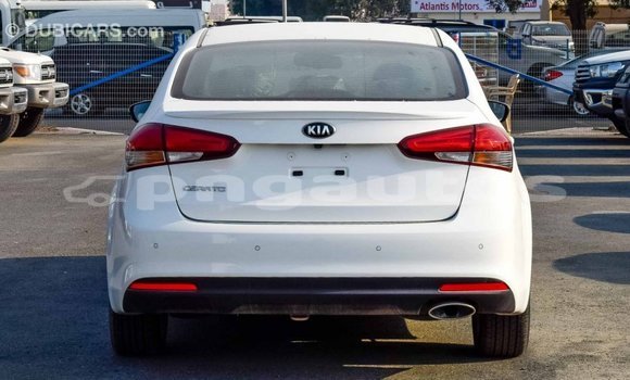 Acheter Import Voiture Kia Cerato Blanc à Import - Dubai, Enga Acheter Import Voiture Kia Cerato Blanc à Import - Dubai, Enga