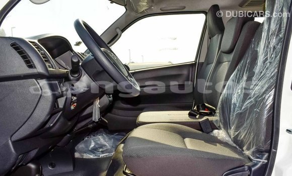 Acheter Import Voiture Toyota Hiace Blanc à Import - Dubai, Enga Acheter Import Voiture Toyota Hiace Blanc à Import - Dubai, Enga