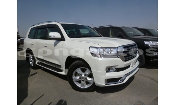 Buy Import Toyota Land Cruiser White Car in Import - Dubai in Enga Buy Import Toyota Land Cruiser White Car in Import - Dubai in Enga