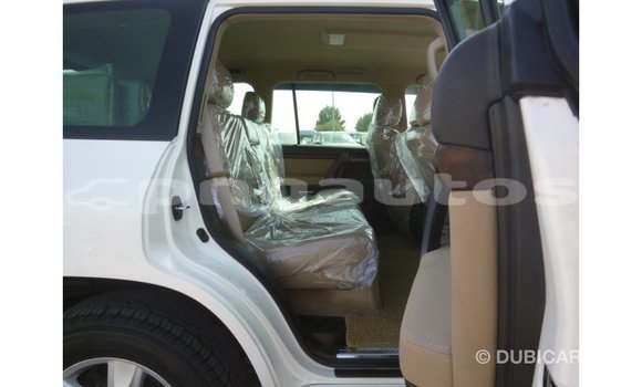 Buy Import Toyota Land Cruiser White Car in Import - Dubai in Enga Buy Import Toyota Land Cruiser White Car in Import - Dubai in Enga
