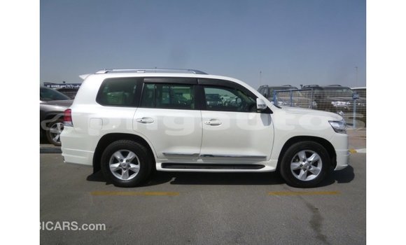 Buy Import Toyota Land Cruiser White Car in Import - Dubai in Enga Buy Import Toyota Land Cruiser White Car in Import - Dubai in Enga
