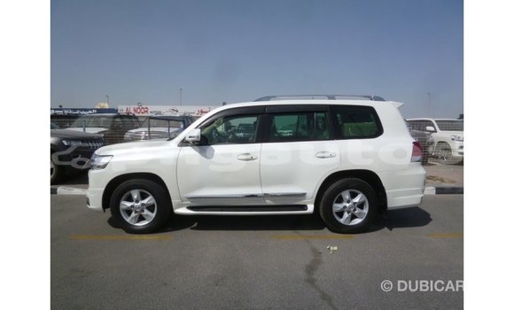 Buy Import Toyota Land Cruiser White Car in Import - Dubai in Enga Buy Import Toyota Land Cruiser White Car in Import - Dubai in Enga