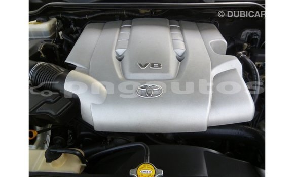 Buy Import Toyota Land Cruiser White Car in Import - Dubai in Enga Buy Import Toyota Land Cruiser White Car in Import - Dubai in Enga
