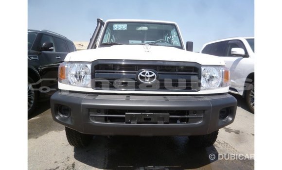 Buy Import Toyota Land Cruiser White Car in Import - Dubai in Enga Buy Import Toyota Land Cruiser White Car in Import - Dubai in Enga