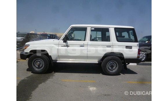 Buy Import Toyota Land Cruiser White Car in Import - Dubai in Enga Buy Import Toyota Land Cruiser White Car in Import - Dubai in Enga