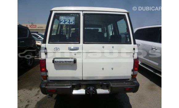 Buy Import Toyota Land Cruiser White Car in Import - Dubai in Enga Buy Import Toyota Land Cruiser White Car in Import - Dubai in Enga