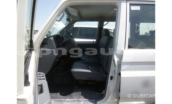 Buy Import Toyota Land Cruiser White Car in Import - Dubai in Enga Buy Import Toyota Land Cruiser White Car in Import - Dubai in Enga
