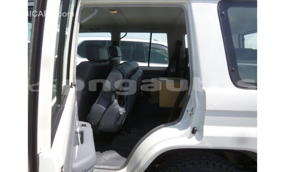 Buy Import Toyota Land Cruiser White Car in Import - Dubai in Enga Buy Import Toyota Land Cruiser White Car in Import - Dubai in Enga