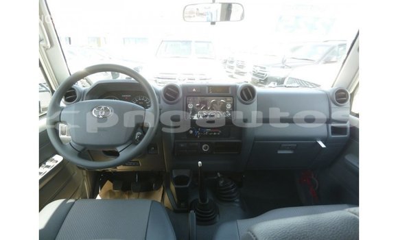 Buy Import Toyota Land Cruiser White Car in Import - Dubai in Enga Buy Import Toyota Land Cruiser White Car in Import - Dubai in Enga