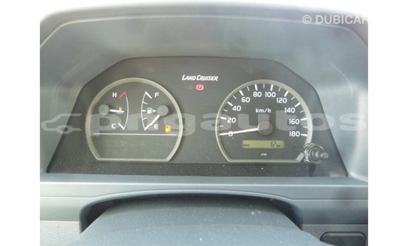 Buy Import Toyota Land Cruiser White Car in Import - Dubai in Enga Buy Import Toyota Land Cruiser White Car in Import - Dubai in Enga