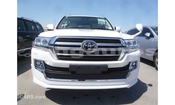 Buy Import Toyota Land Cruiser White Car in Import - Dubai in Enga Buy Import Toyota Land Cruiser White Car in Import - Dubai in Enga