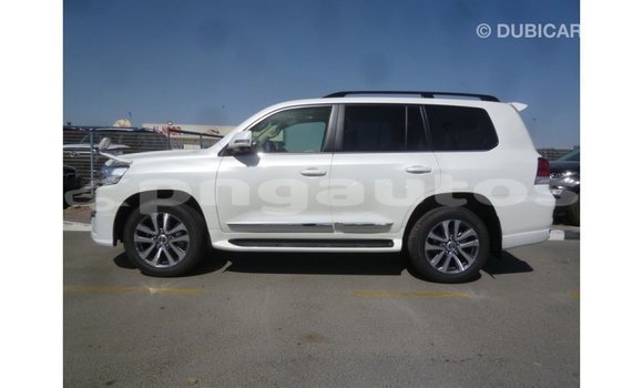 Buy Import Toyota Land Cruiser White Car in Import - Dubai in Enga Buy Import Toyota Land Cruiser White Car in Import - Dubai in Enga