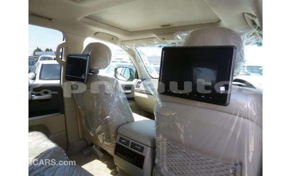 Buy Import Toyota Land Cruiser White Car in Import - Dubai in Enga Buy Import Toyota Land Cruiser White Car in Import - Dubai in Enga