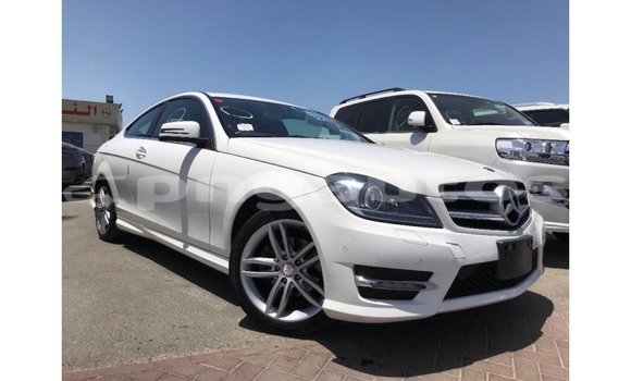 Buy Import Mercedes-Benz 190 White Car in Import - Dubai in Enga Buy Import Mercedes-Benz 190 White Car in Import - Dubai in Enga