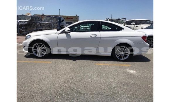 Buy Import Mercedes-Benz 190 White Car in Import - Dubai in Enga Buy Import Mercedes-Benz 190 White Car in Import - Dubai in Enga