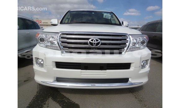 Buy Import Toyota Land Cruiser White Car in Import - Dubai in Enga Buy Import Toyota Land Cruiser White Car in Import - Dubai in Enga
