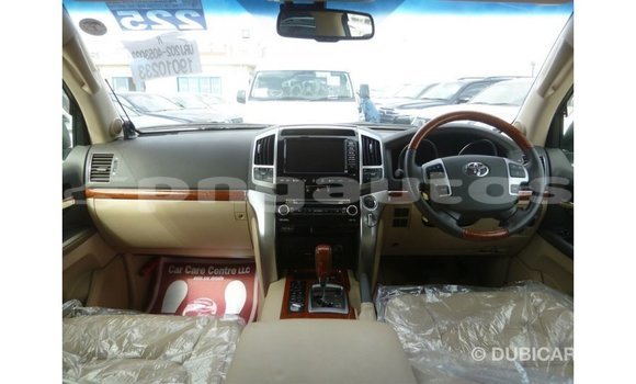 Buy Import Toyota Land Cruiser White Car in Import - Dubai in Enga Buy Import Toyota Land Cruiser White Car in Import - Dubai in Enga