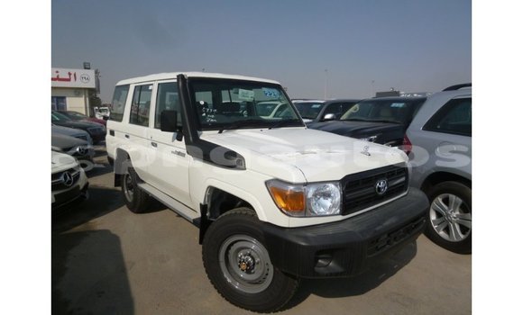 Buy Import Toyota Land Cruiser White Car in Import - Dubai in Enga Buy Import Toyota Land Cruiser White Car in Import - Dubai in Enga