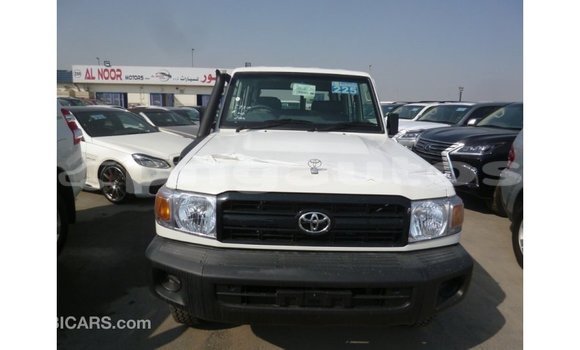 Buy Import Toyota Land Cruiser White Car in Import - Dubai in Enga Buy Import Toyota Land Cruiser White Car in Import - Dubai in Enga