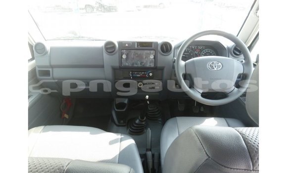 Buy Import Toyota Land Cruiser White Car in Import - Dubai in Enga Buy Import Toyota Land Cruiser White Car in Import - Dubai in Enga