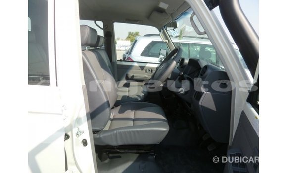 Buy Import Toyota Land Cruiser White Car in Import - Dubai in Enga Buy Import Toyota Land Cruiser White Car in Import - Dubai in Enga