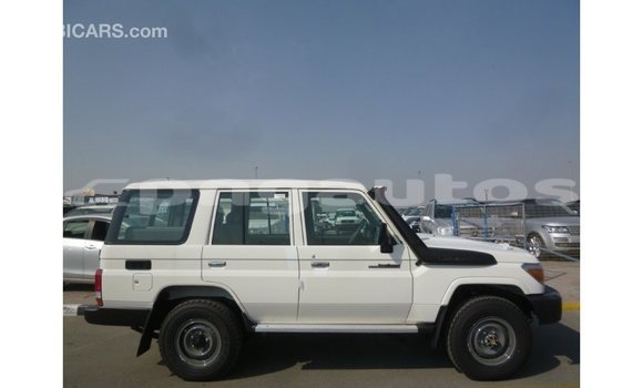 Buy Import Toyota Land Cruiser White Car in Import - Dubai in Enga Buy Import Toyota Land Cruiser White Car in Import - Dubai in Enga