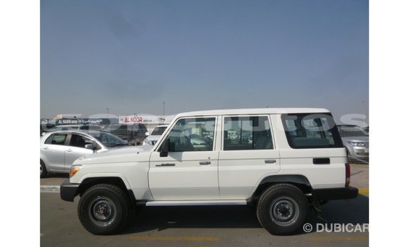 Buy Import Toyota Land Cruiser White Car in Import - Dubai in Enga Buy Import Toyota Land Cruiser White Car in Import - Dubai in Enga