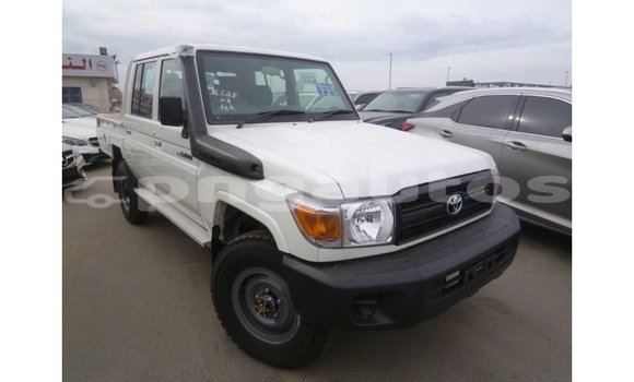 Buy Import Toyota Land Cruiser White Car in Import - Dubai in Enga Buy Import Toyota Land Cruiser White Car in Import - Dubai in Enga