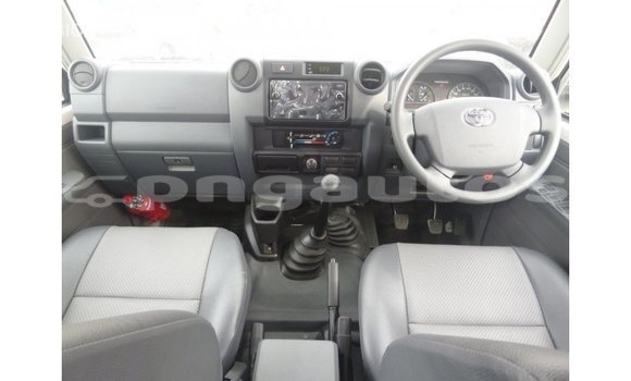 Buy Import Toyota Land Cruiser White Car in Import - Dubai in Enga Buy Import Toyota Land Cruiser White Car in Import - Dubai in Enga