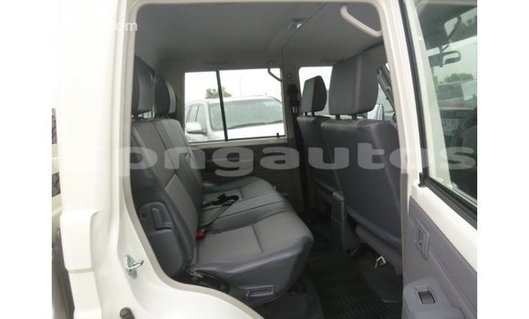 Buy Import Toyota Land Cruiser White Car in Import - Dubai in Enga Buy Import Toyota Land Cruiser White Car in Import - Dubai in Enga