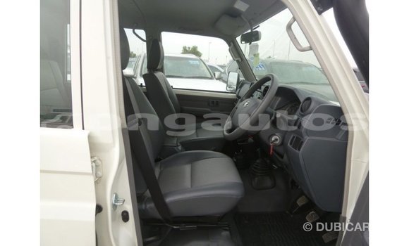 Buy Import Toyota Land Cruiser White Car in Import - Dubai in Enga Buy Import Toyota Land Cruiser White Car in Import - Dubai in Enga