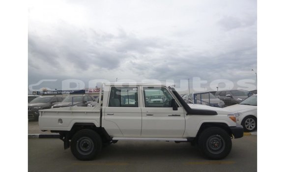 Buy Import Toyota Land Cruiser White Car in Import - Dubai in Enga Buy Import Toyota Land Cruiser White Car in Import - Dubai in Enga