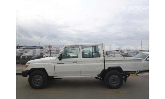 Buy Import Toyota Land Cruiser White Car in Import - Dubai in Enga Buy Import Toyota Land Cruiser White Car in Import - Dubai in Enga