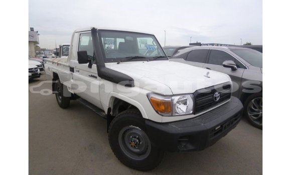 Buy Import Toyota Land Cruiser White Car in Import - Dubai in Enga Buy Import Toyota Land Cruiser White Car in Import - Dubai in Enga