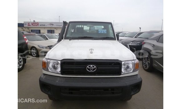 Buy Import Toyota Land Cruiser White Car in Import - Dubai in Enga Buy Import Toyota Land Cruiser White Car in Import - Dubai in Enga