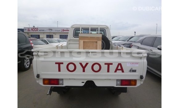 Buy Import Toyota Land Cruiser White Car in Import - Dubai in Enga Buy Import Toyota Land Cruiser White Car in Import - Dubai in Enga