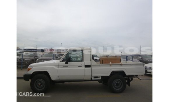 Buy Import Toyota Land Cruiser White Car in Import - Dubai in Enga Buy Import Toyota Land Cruiser White Car in Import - Dubai in Enga