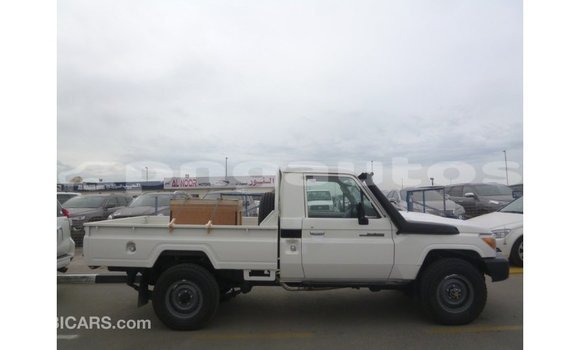 Buy Import Toyota Land Cruiser White Car in Import - Dubai in Enga Buy Import Toyota Land Cruiser White Car in Import - Dubai in Enga