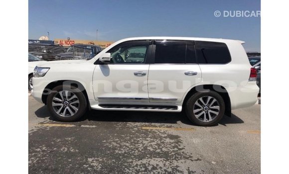 Buy Import Toyota Land Cruiser White Car in Import - Dubai in Enga Buy Import Toyota Land Cruiser White Car in Import - Dubai in Enga
