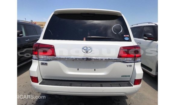 Buy Import Toyota Land Cruiser White Car in Import - Dubai in Enga Buy Import Toyota Land Cruiser White Car in Import - Dubai in Enga