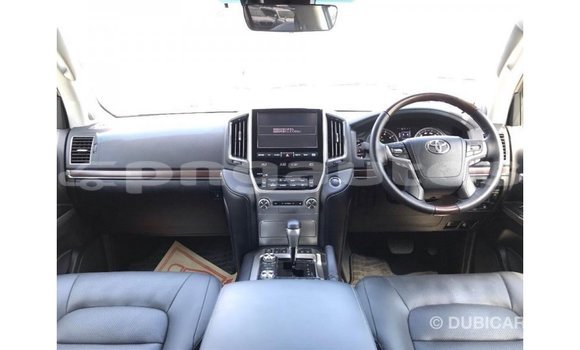 Buy Import Toyota Land Cruiser White Car in Import - Dubai in Enga Buy Import Toyota Land Cruiser White Car in Import - Dubai in Enga