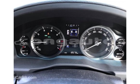 Buy Import Toyota Land Cruiser White Car in Import - Dubai in Enga Buy Import Toyota Land Cruiser White Car in Import - Dubai in Enga