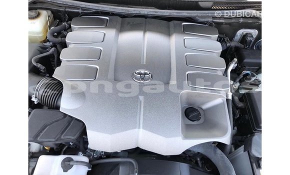 Buy Import Toyota Land Cruiser White Car in Import - Dubai in Enga Buy Import Toyota Land Cruiser White Car in Import - Dubai in Enga
