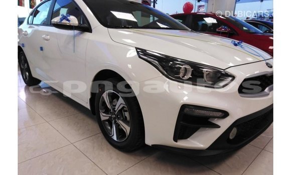 Acheter Import Voiture Kia Cerato Blanc à Import - Dubai, Enga Acheter Import Voiture Kia Cerato Blanc à Import - Dubai, Enga