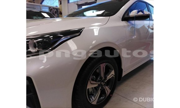Acheter Import Voiture Kia Cerato Blanc à Import - Dubai, Enga Acheter Import Voiture Kia Cerato Blanc à Import - Dubai, Enga
