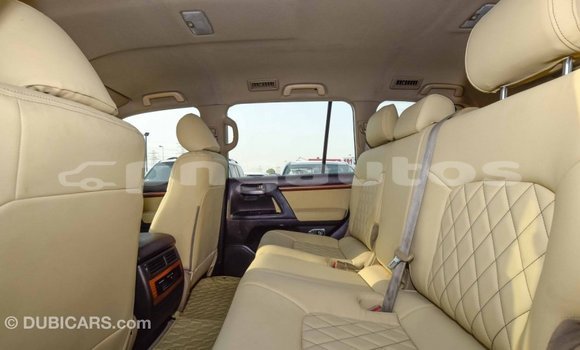 Buy Import Toyota Land Cruiser White Car in Import - Dubai in Enga Buy Import Toyota Land Cruiser White Car in Import - Dubai in Enga