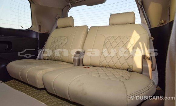 Buy Import Toyota Land Cruiser White Car in Import - Dubai in Enga Buy Import Toyota Land Cruiser White Car in Import - Dubai in Enga