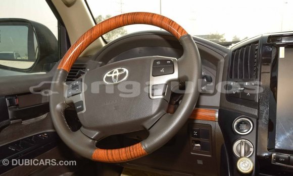 Buy Import Toyota Land Cruiser White Car in Import - Dubai in Enga Buy Import Toyota Land Cruiser White Car in Import - Dubai in Enga