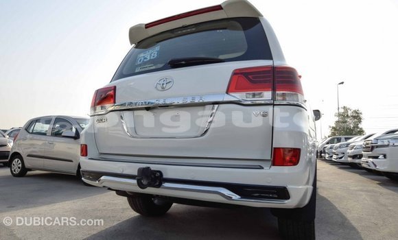 Buy Import Toyota Land Cruiser White Car in Import - Dubai in Enga Buy Import Toyota Land Cruiser White Car in Import - Dubai in Enga