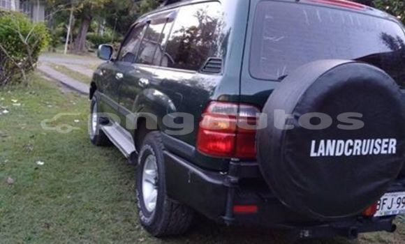 Acheter Occasion Voiture Toyota Land Cruiser Vert à Port Moresby, National Capital District Acheter Occasion Voiture Toyota Land Cruiser Vert à Port Moresby, National Capital District